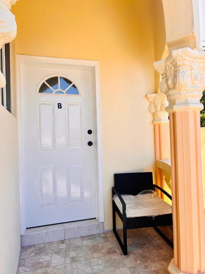 The Rest Stop-B- 15 Min From Airport/24Hrs Security Montego Bay Exteriör bild